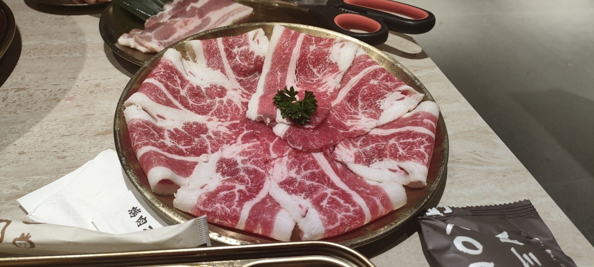 什么？老外学日韩烤肉也会来上海？为什么？🔥