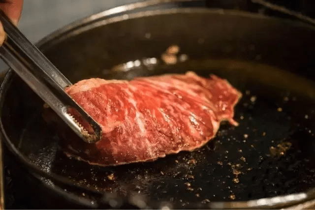 日式烤肉培训：烤肉怎么吃才不会腻？从部位搭配、蘸料设计到用餐节奏全解析🥩✨