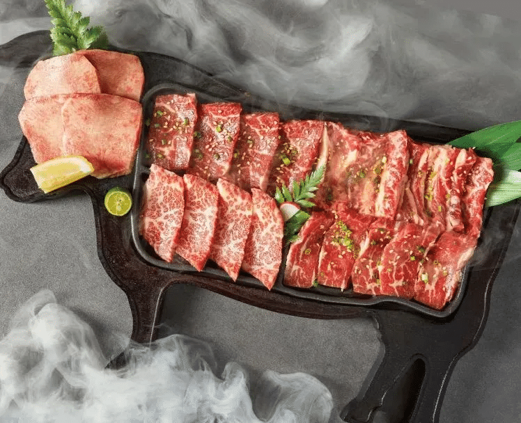 日式烤肉培训：为什么高端烧肉店越来越喜欢现场切肉？从一块牛肉看懂品牌价值🥩🔪